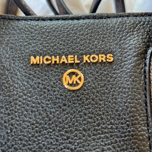 Michael Kors 💛 Austin Leather Purse Satchel 🤎 w/Crossbody Strap Gold Feet💛 - Picture 6 of 12